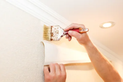 Pose de papier peint à Colletot — revêtements muraux et toiles de verre
